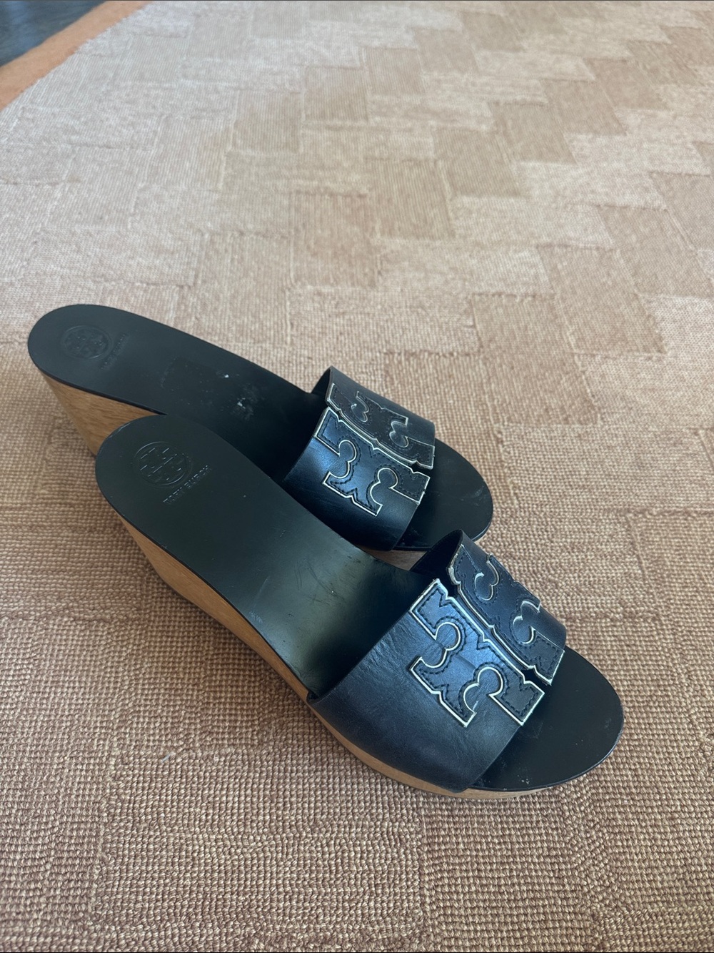 Tory Burch Ines 80 mm Black Leather Logo Slide Wooden Wedge - Picture 11 of 11